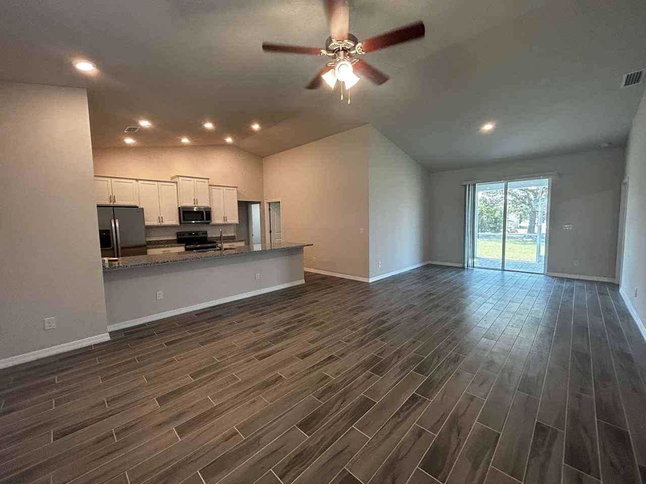 1100 Ne 39th Ter - Photo 3 of 21