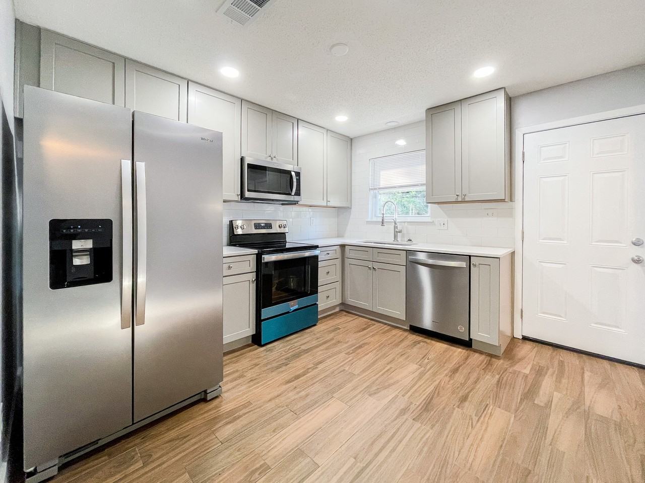 4970 Yacht Harbor Cir - Photo 3 of 14