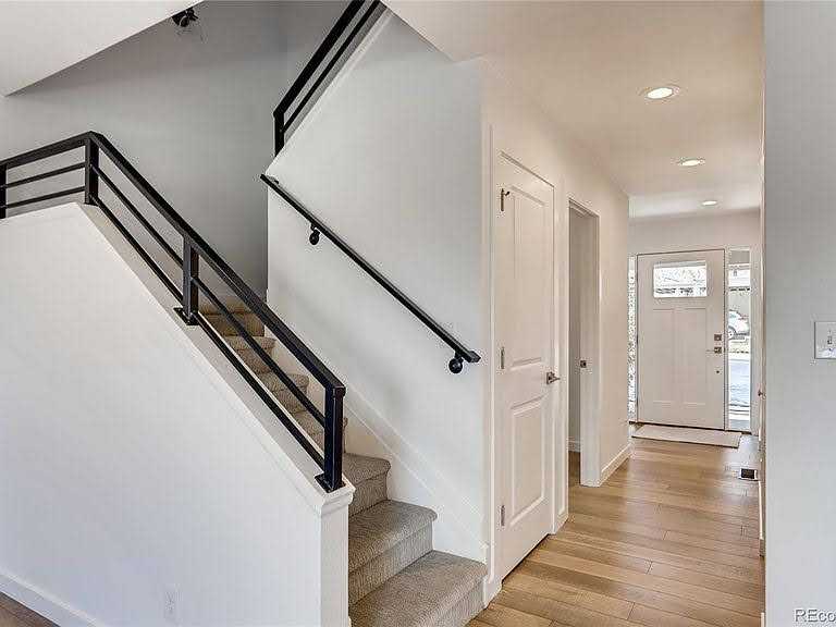 1502 Chambers Dr - Photo 3 of 20