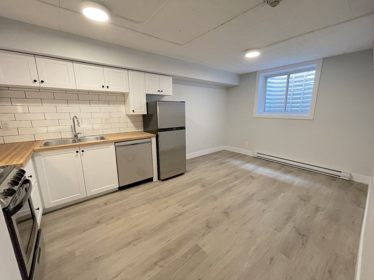 471 Tecumseh Rd W - Photo 2 of 10