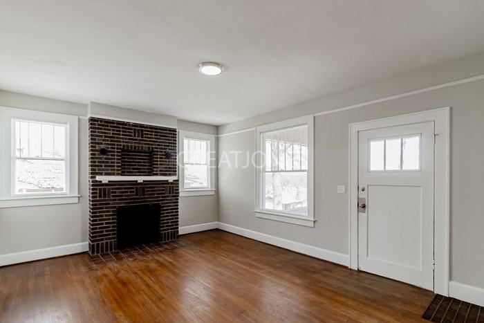 653 Maple St - Photo 3 of 22