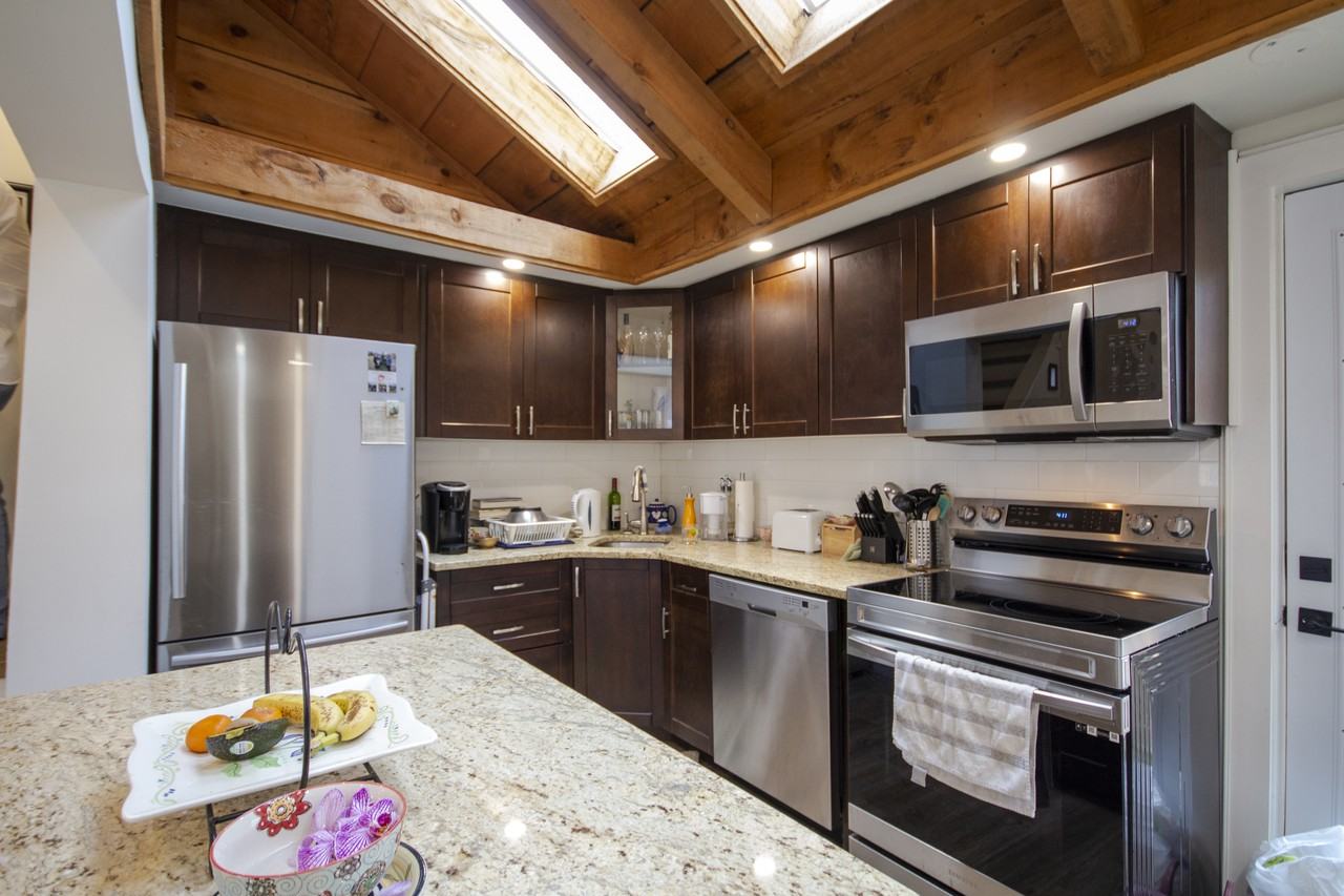 32 Wood Street West - Photo 5 of 16