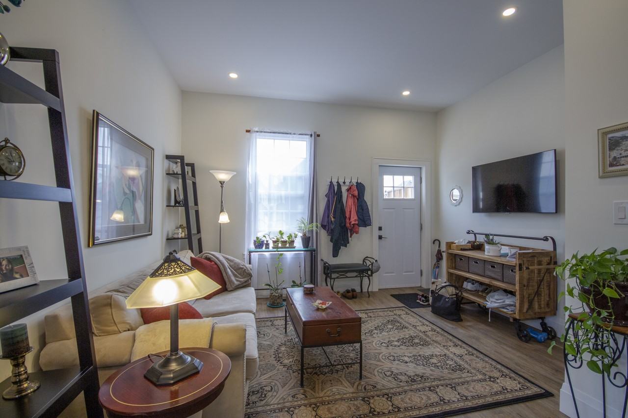 32 Wood Street West - Photo 7 of 16