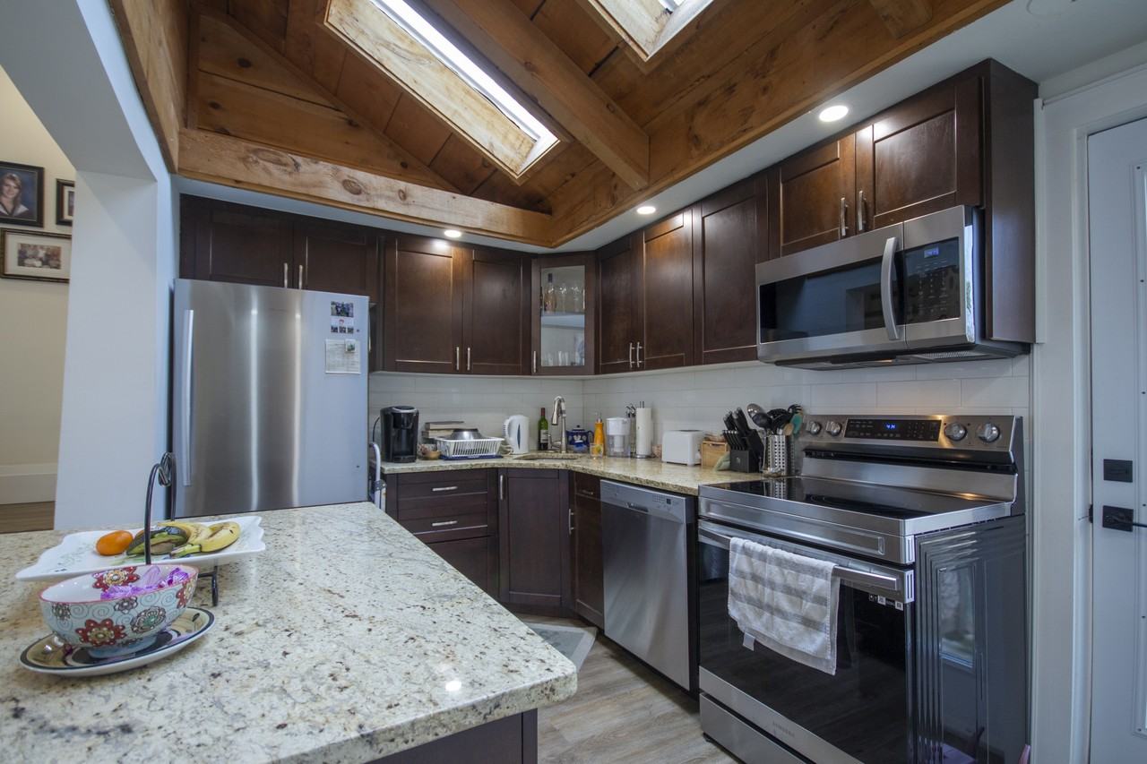 32 Wood Street West - Photo 6 of 16