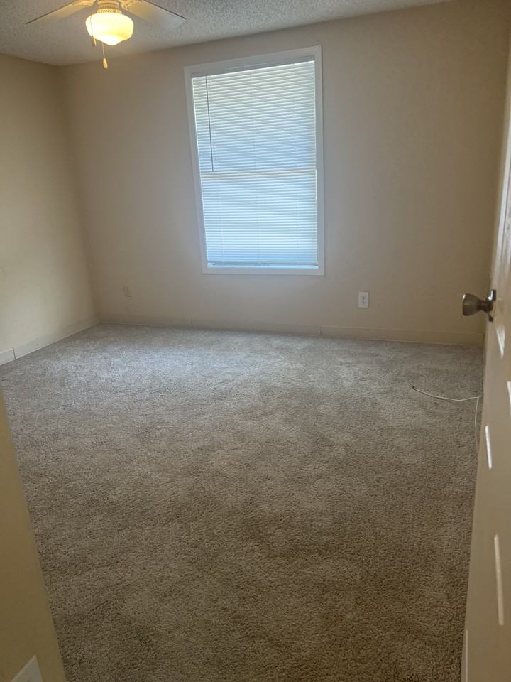 2389 Greengate Circle #F - Photo 3 of 3