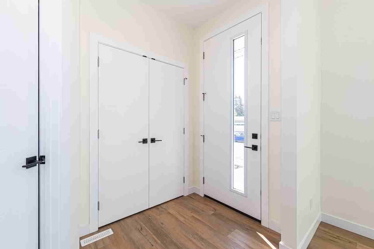 14930 92 Avenue Northwest - Photo 2 of 28