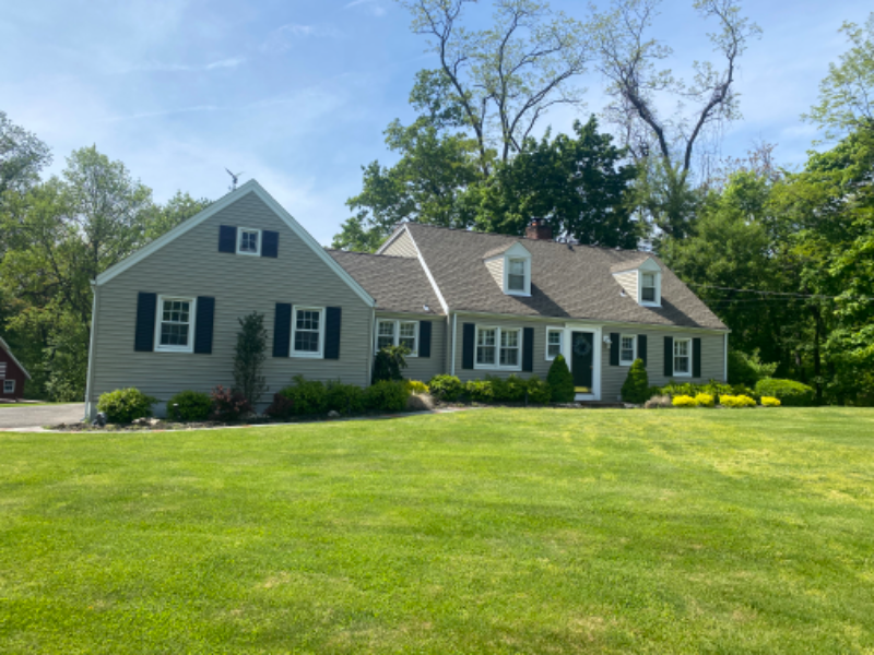810 Holmdel Rd - Photo 2 of 11