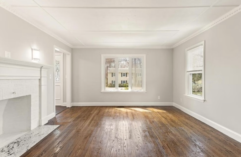 375 Union St - Photo 3 of 10