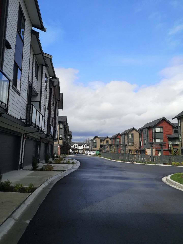 76 Ave & 200 St 6, Langley, BC V2Y 1S1 3 Bedroom House for 3,590