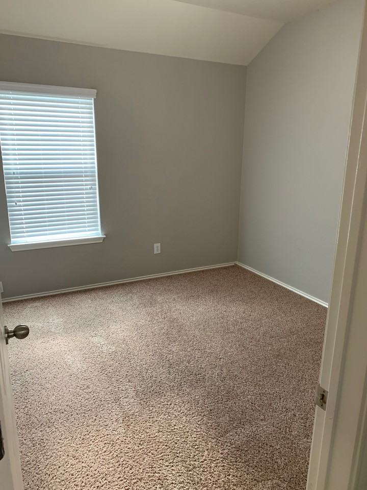 1513 Rainbow Parke Dr #NA - Photo 3 of 30