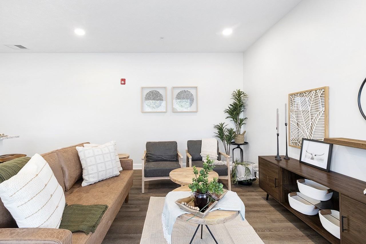 Page Living at Pinnacle Hills - Photo 4 of 50