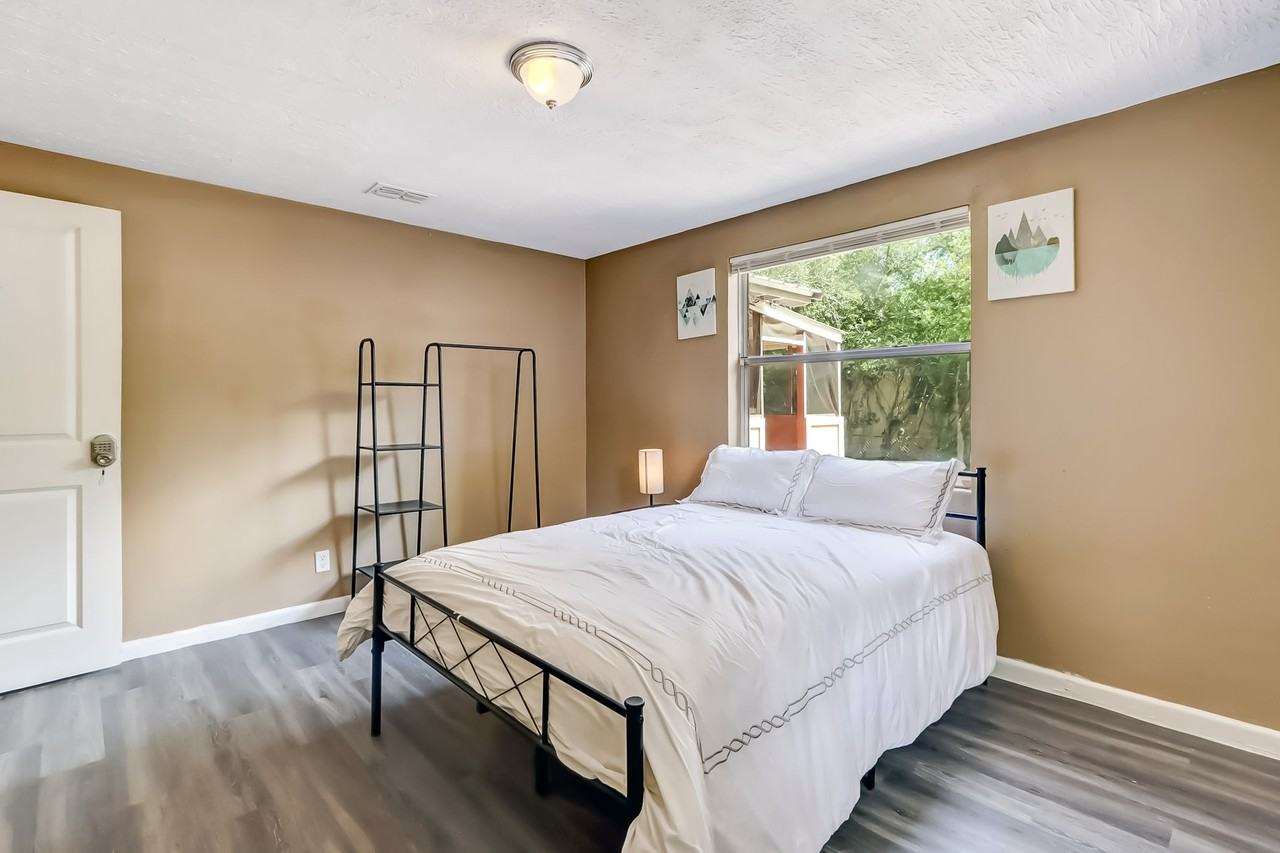 W 11th St - Photo 4 of 4