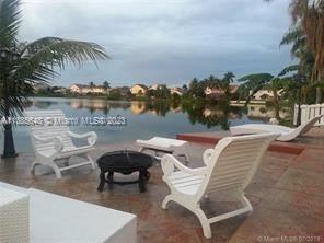 1020 Sw 96th Ave - Photo 3 of 9