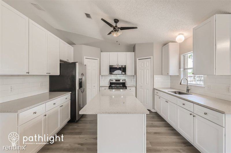 13125 Flotilla Ct - Photo 2 of 19