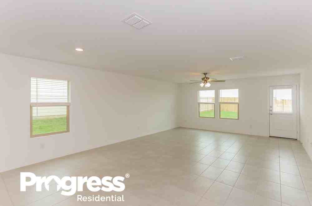 8408 High Robin Ave - Photo 3 of 21