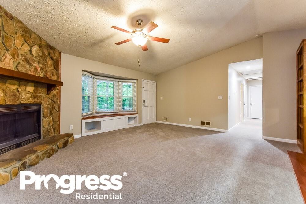 320 Pleasant Valley Rd - Photo 3 of 16