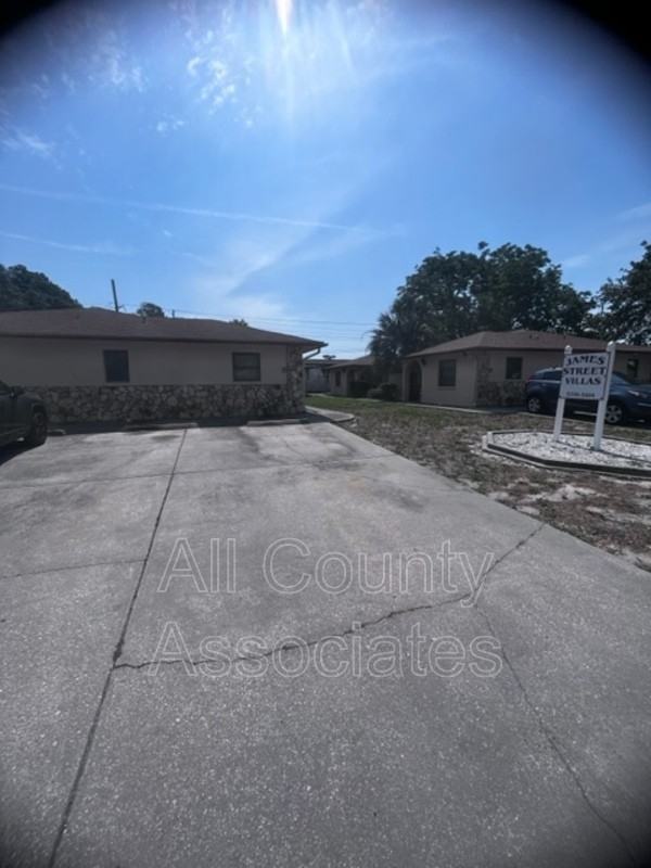 5404 James St - Photo 3 of 14