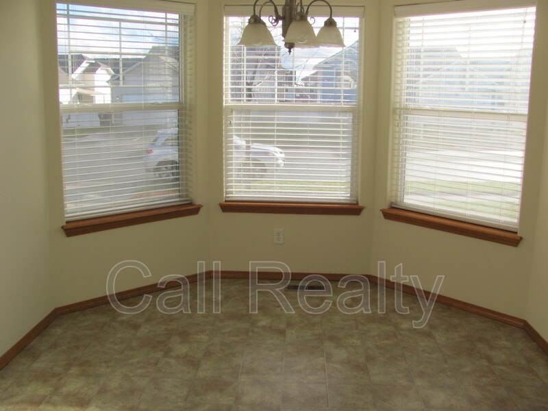 1706 W Tieton Ave - Photo 4 of 10