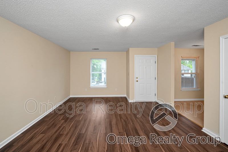 4203 20th St Ne #B8 - Photo 7 of 27
