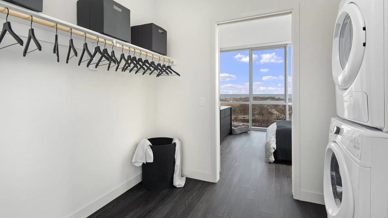 West Agatite Ave. & Clarendon #2010 - Photo 4 of 37