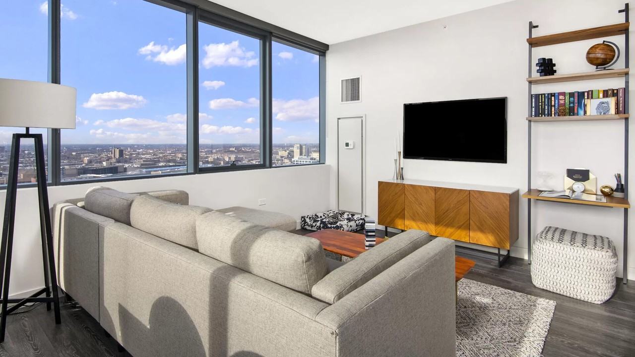 West Agatite Ave. & Clarendon #2010 - Photo 5 of 37