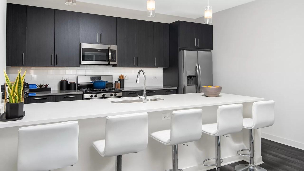 West Agatite Ave. & Clarendon #2010 - Photo 6 of 37