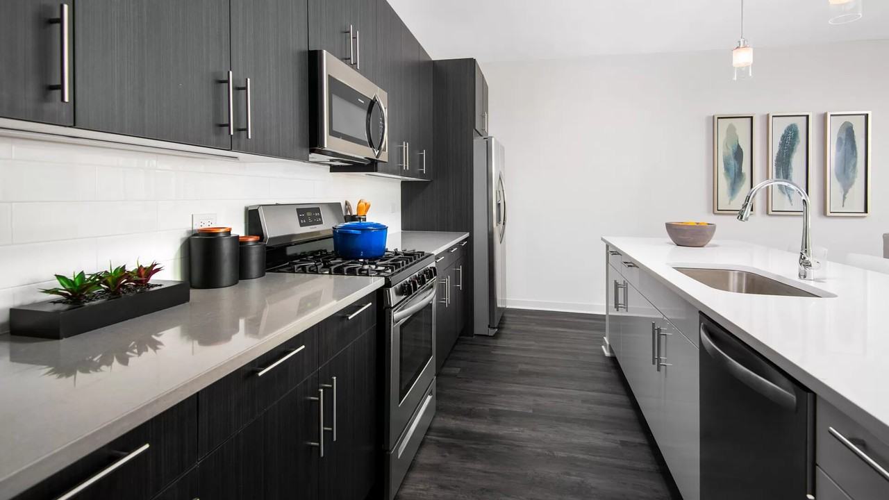 West Agatite Ave. & Clarendon #2010 - Photo 7 of 37