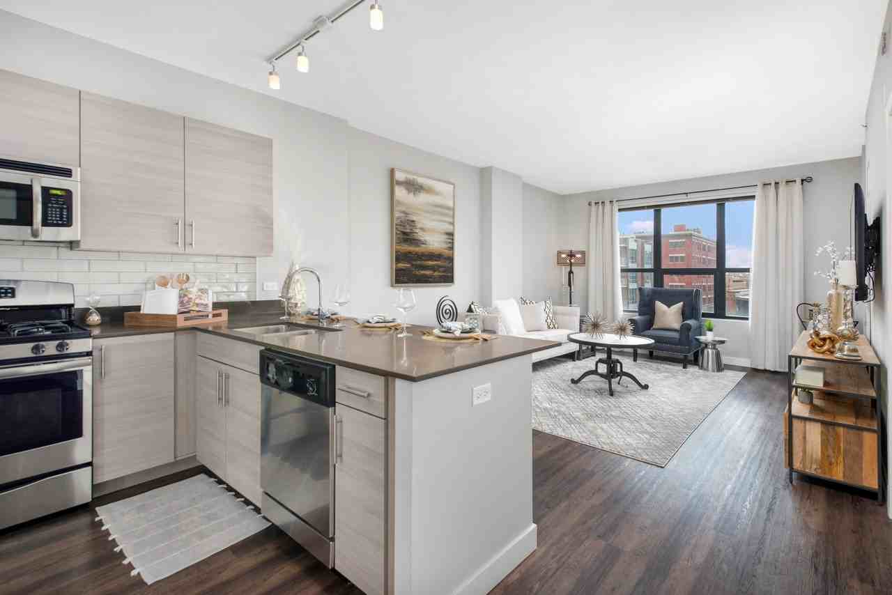 W Madison St #304 - Photo 2 of 27