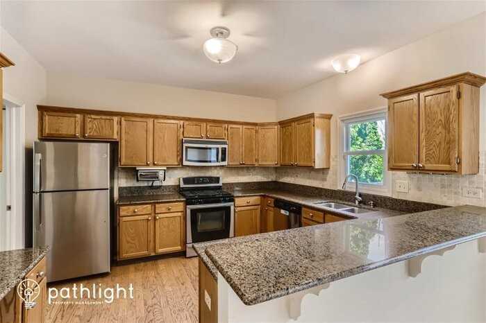 1720 Westbury Dr - Photo 3 of 21