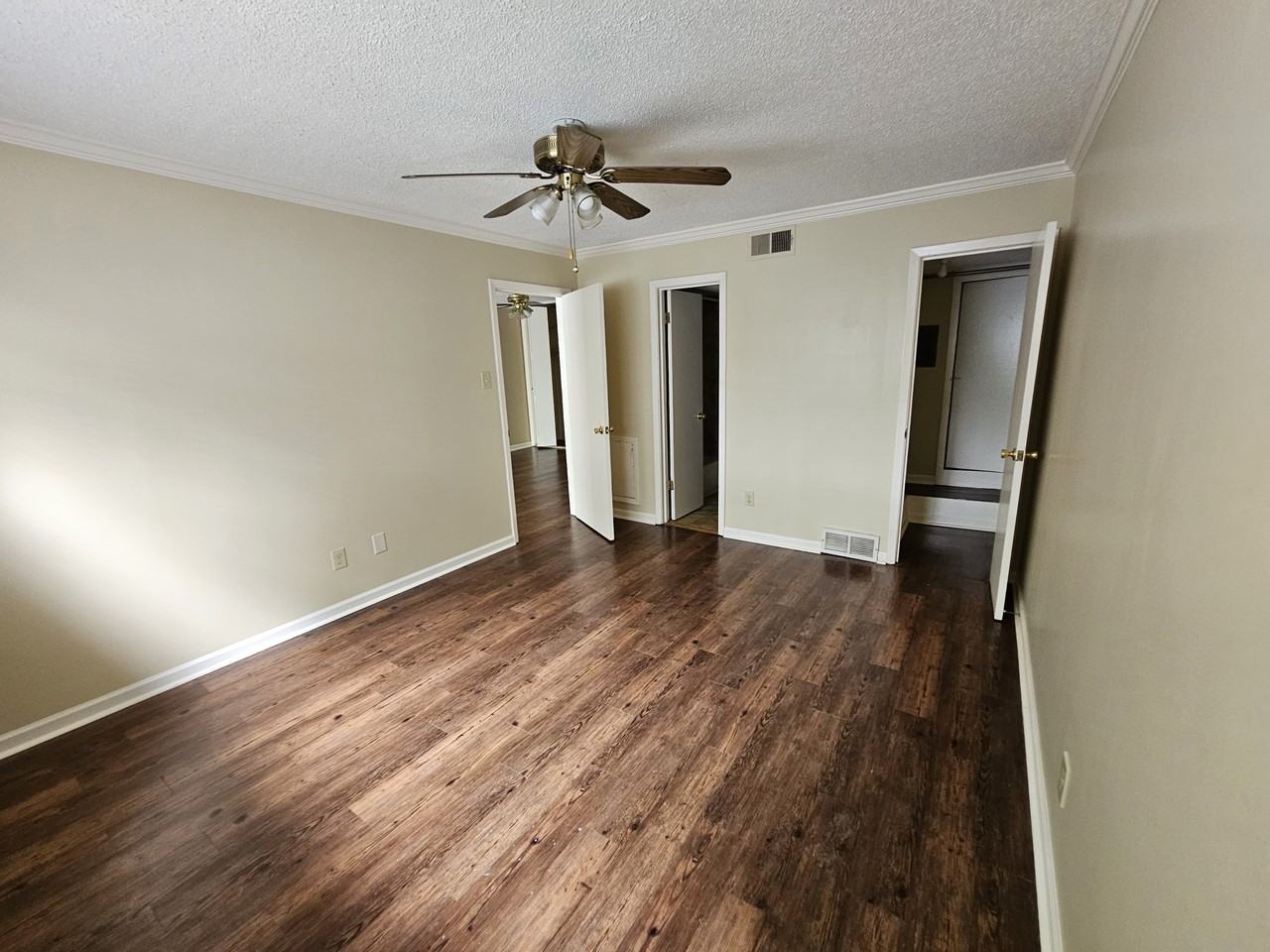 25 N Mclean Blvd #107 - Photo 2 of 14