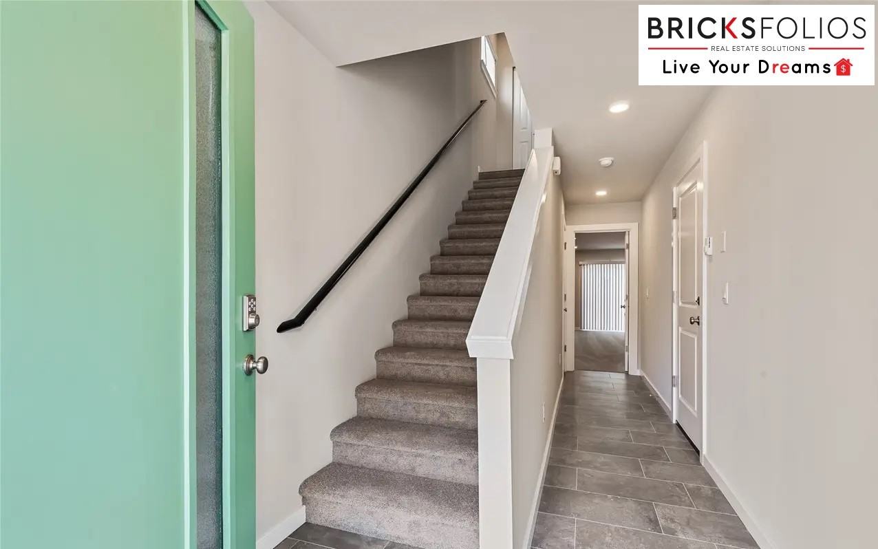 323 207th St Se #NA - Photo 2 of 31