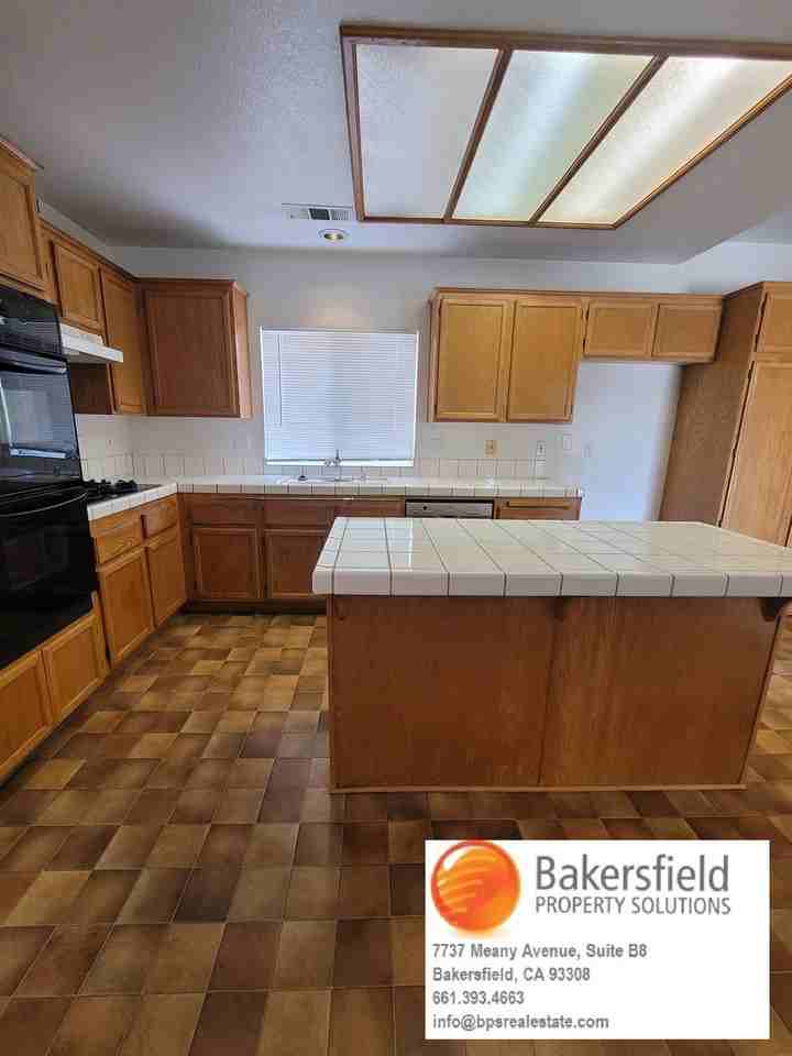 4400 River Glen Dr #1 - Photo 2 of 11