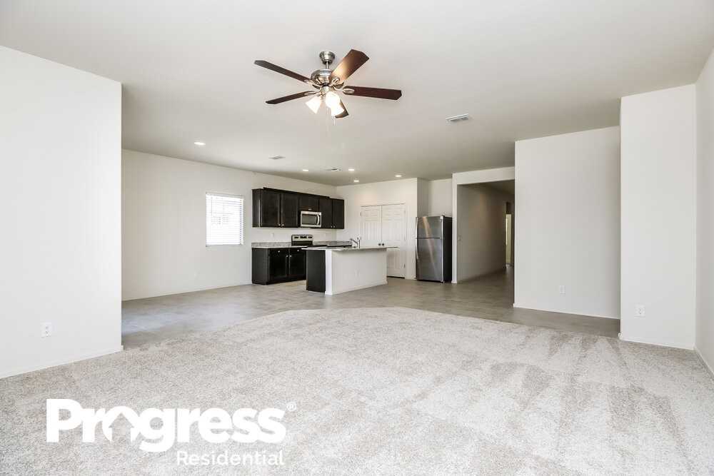 10916 W Mobile Ln - Photo 3 of 16