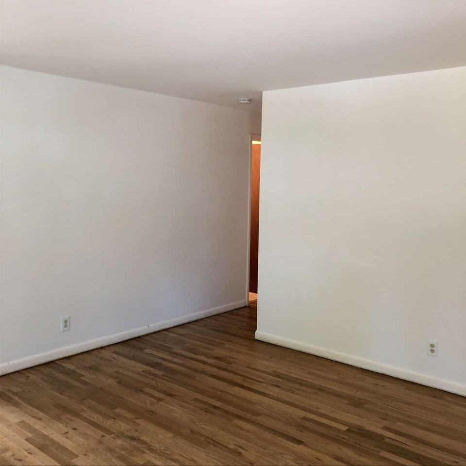 1231 W 8th St #2 - Photo 3 of 15