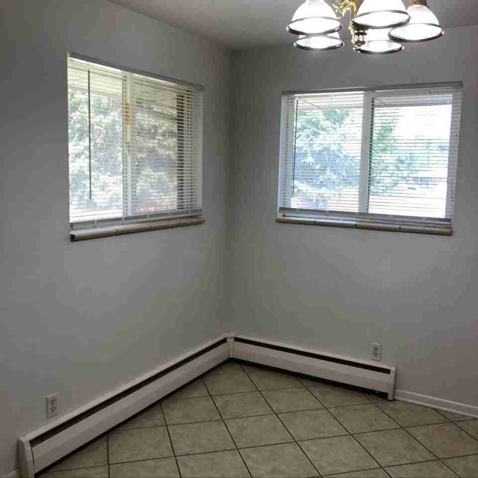 1231 W 8th St #2 - Photo 5 of 15