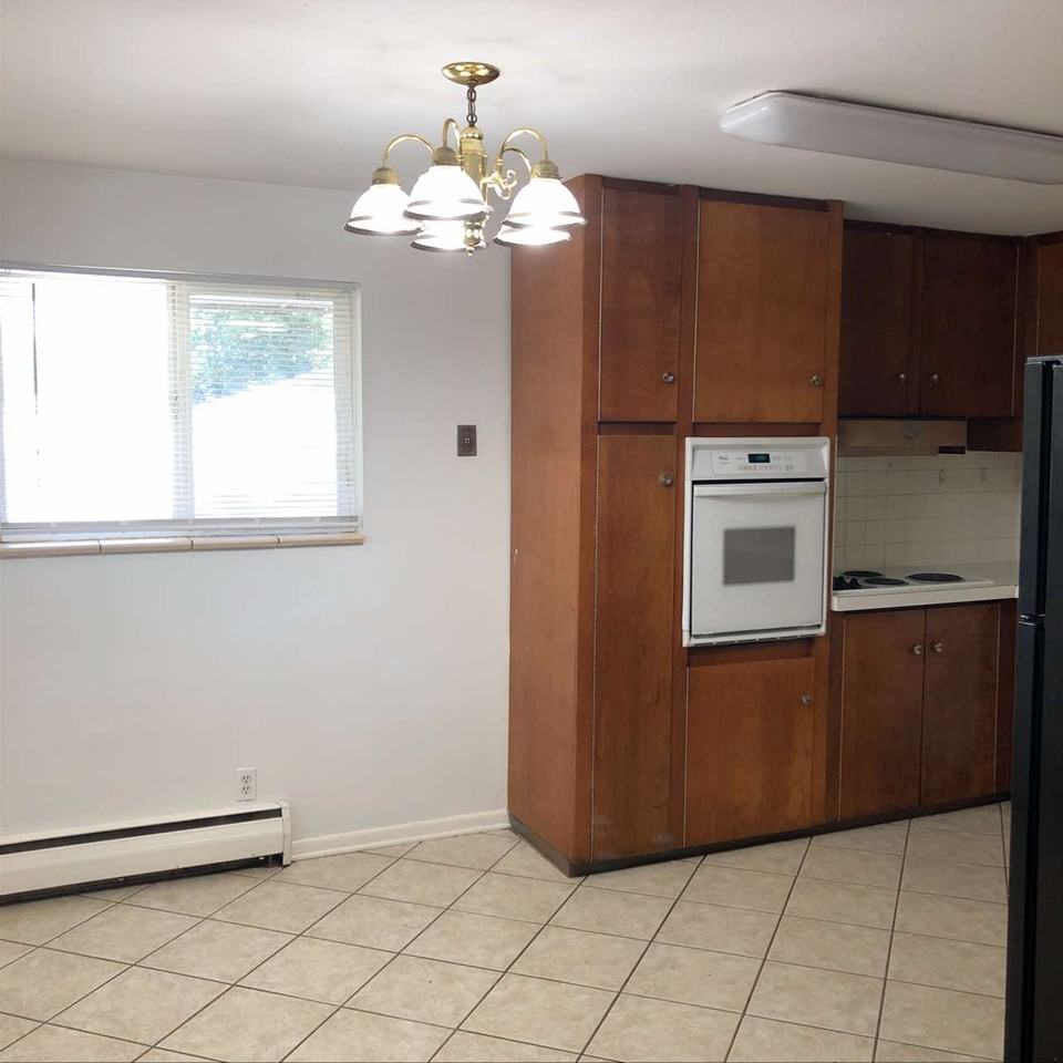 1231 W 8th St #2 - Photo 6 of 15