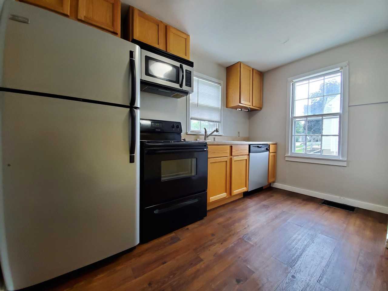 1421 3rd St Ne #1 - Photo 3 of 17