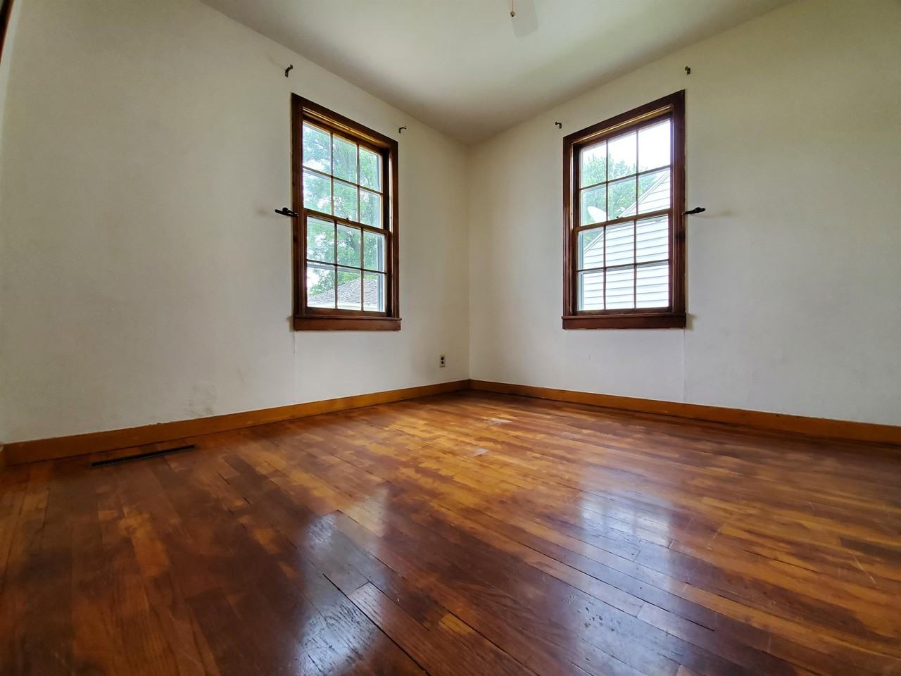 1421 3rd St Ne #1 - Photo 4 of 17