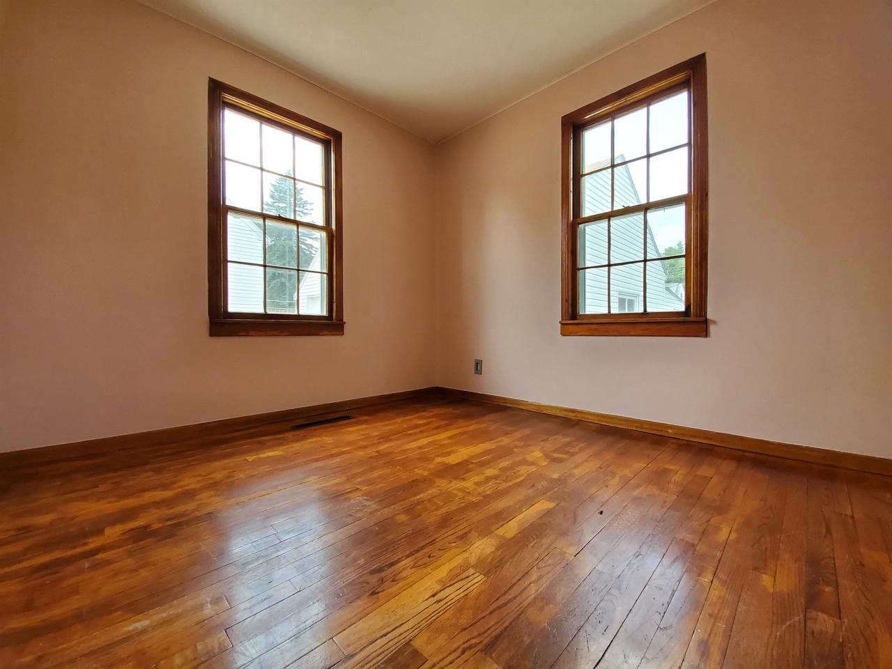 1421 3rd St Ne #1 - Photo 5 of 17