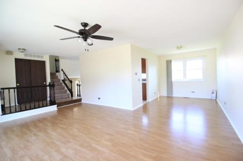 9 Warwick Ct #1 - Photo 4 of 15