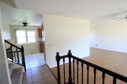 9 Warwick Ct #1 - Photo 3 of 15
