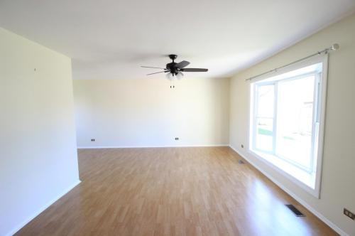 9 Warwick Ct #1 - Photo 2 of 15