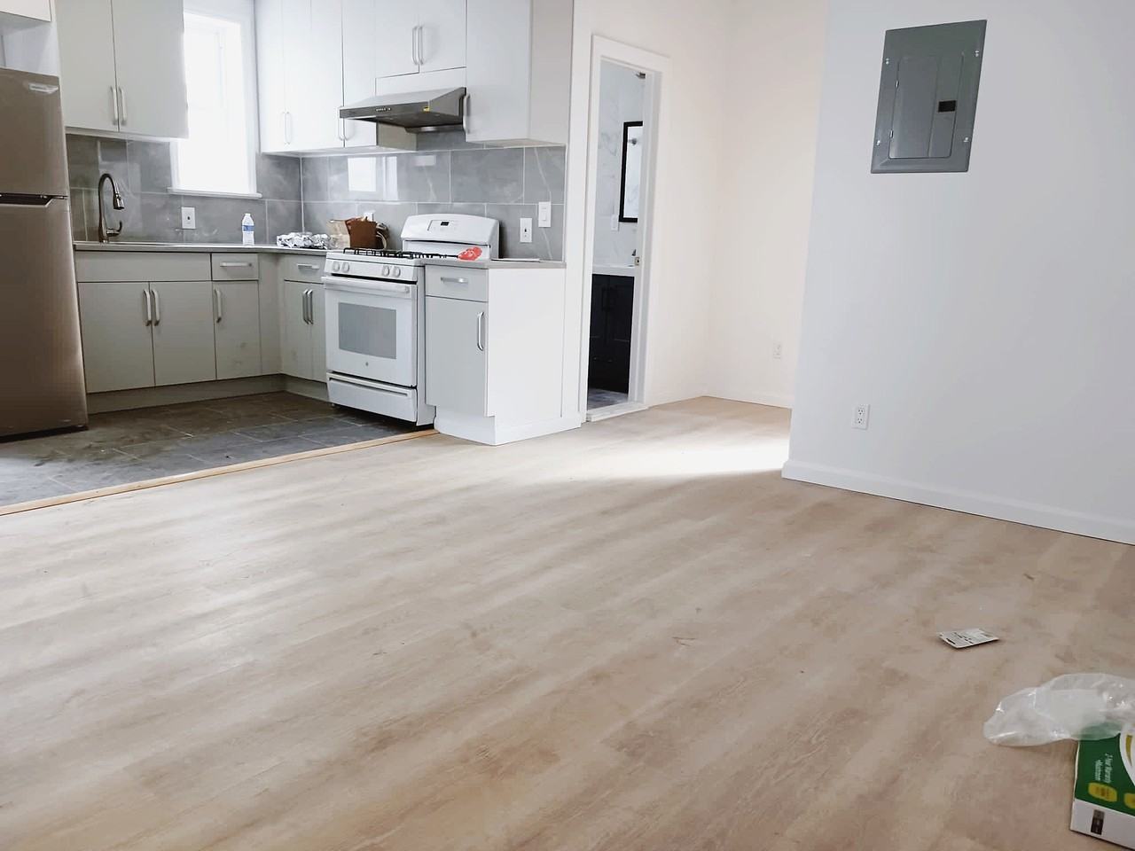 2263 65th Street 2r - Photo 2 of 11