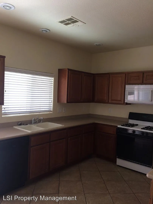 8955 Mossy Hollow Ave - Photo 5 of 14