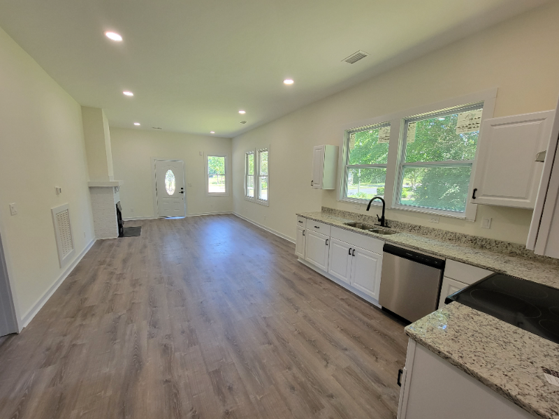 306 E Florida St - Photo 4 of 11