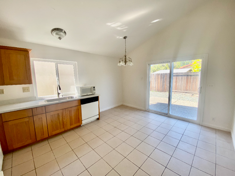 32552 Lake Tana St - Photo 2 of 11