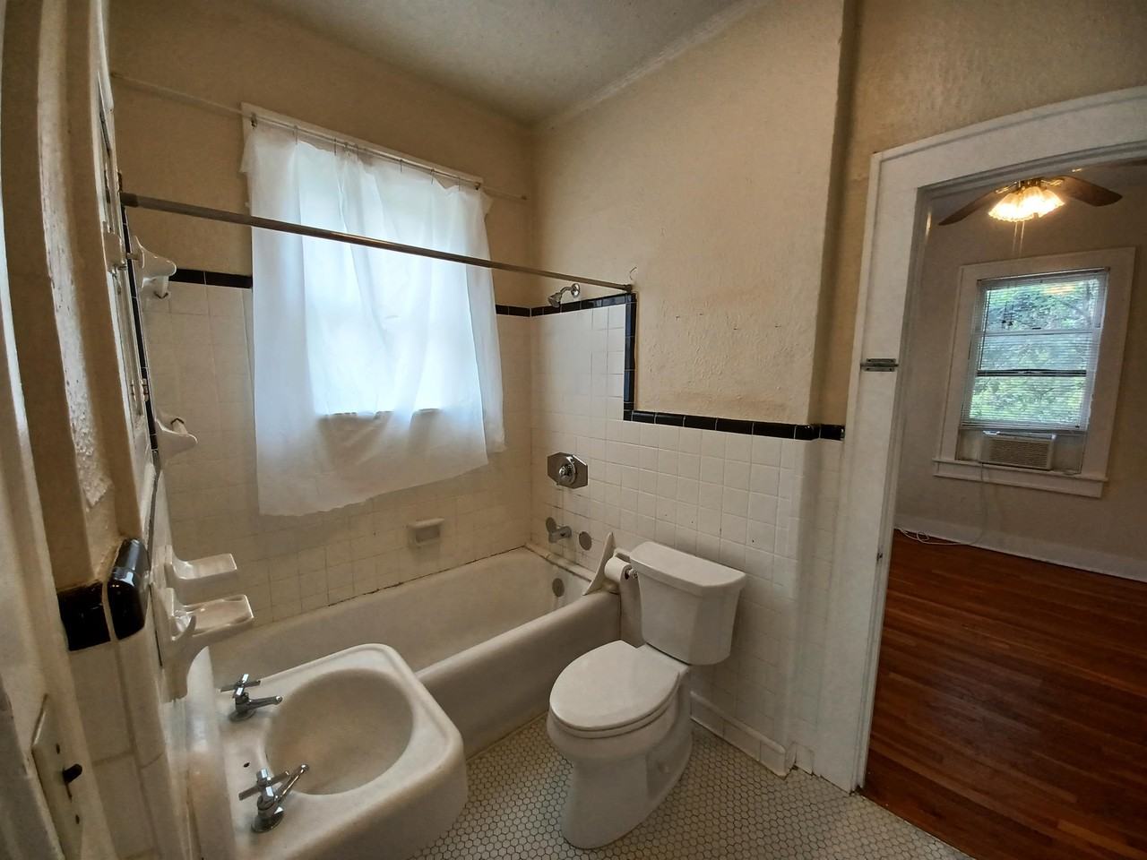 1910 Howard St #12 - Photo 4 of 21