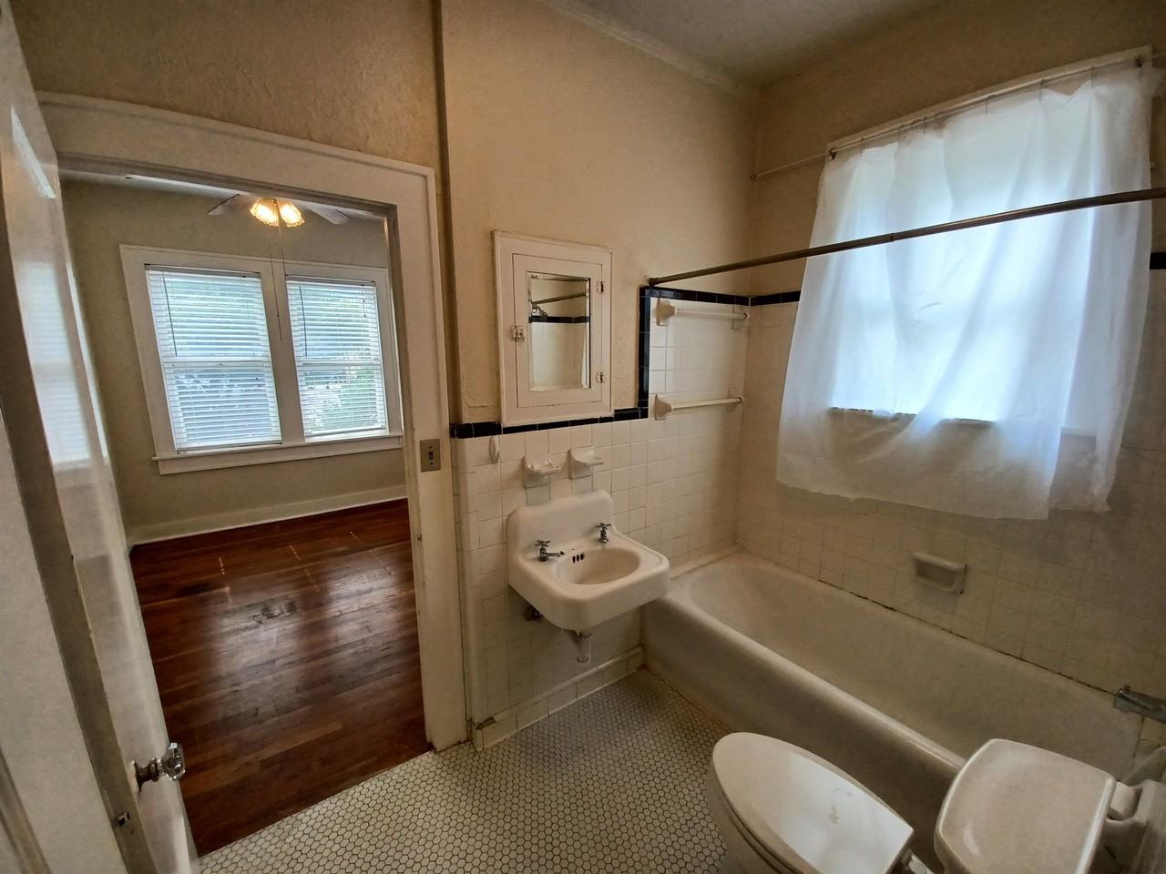 1910 Howard St #12 - Photo 5 of 21