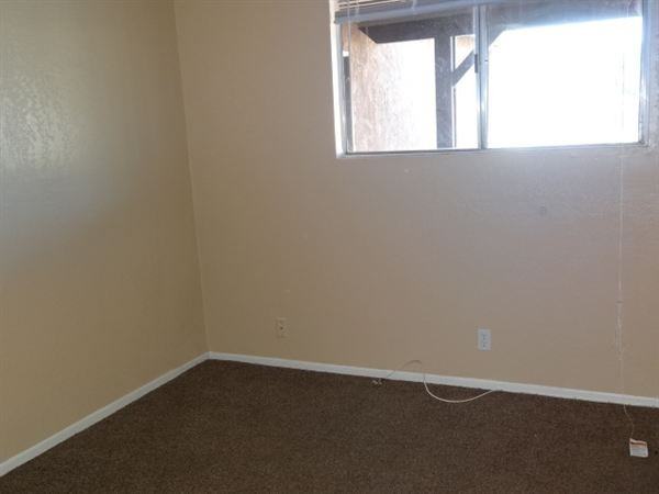 258 W 7th St - Photo 3 of 10