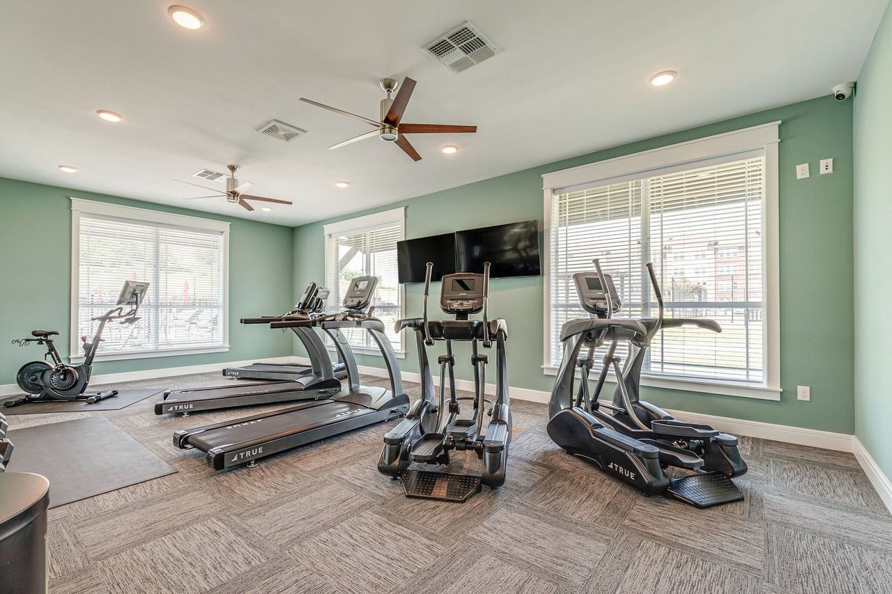 Traditions at Hamilton Springs - Photo 2 of 18